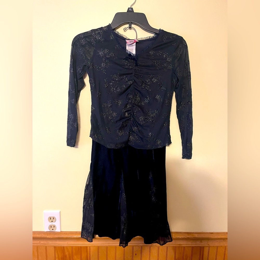 Girls size 10, 2-pc dress set. Velour skirt w/polyester long-sleeve top. Navy